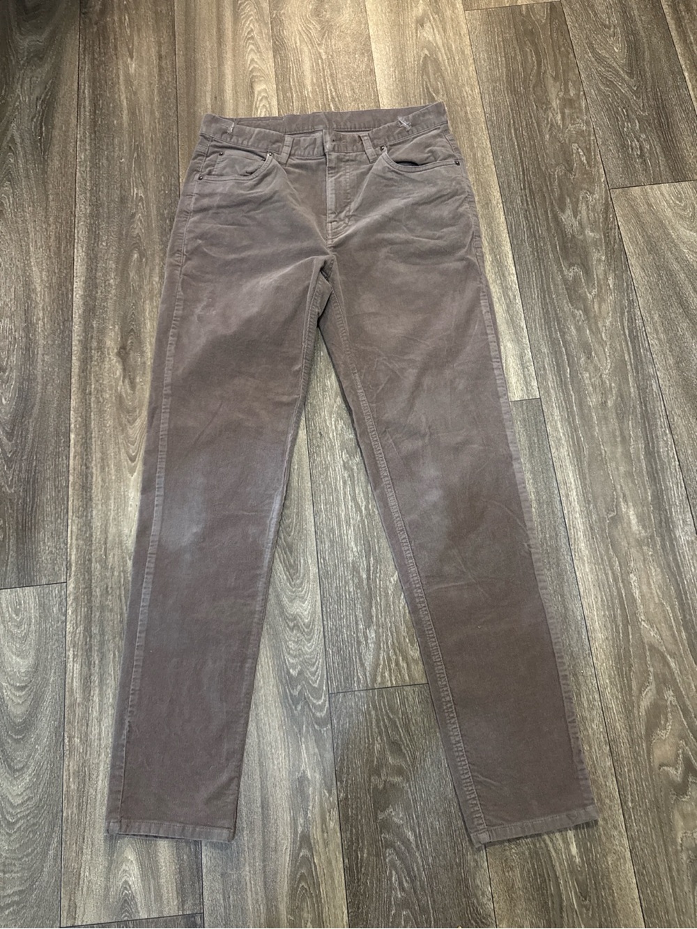 Vuori Men’s Optimist 5-Pocket Corduroy Pants in Dark Pewter 32
